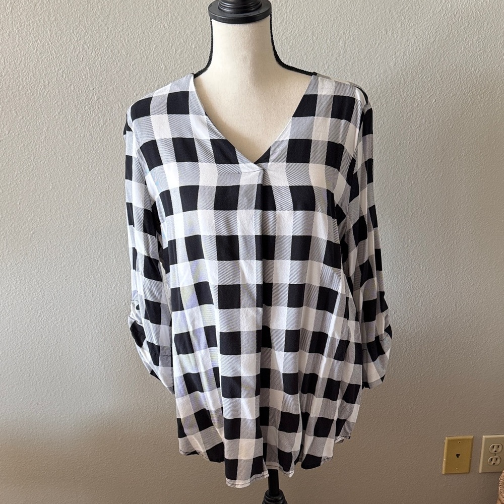 Chic Black and White Checkered Women's Blouse